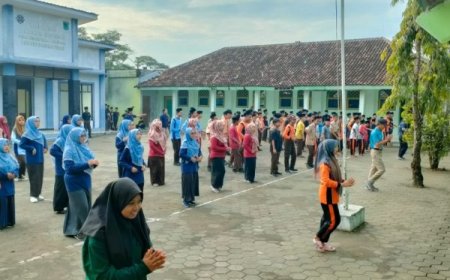 MTs dan MA DARUSSA’ADAH ADAKAN KEGIATAN PEMBIASAAN JUM’AT SEHAT