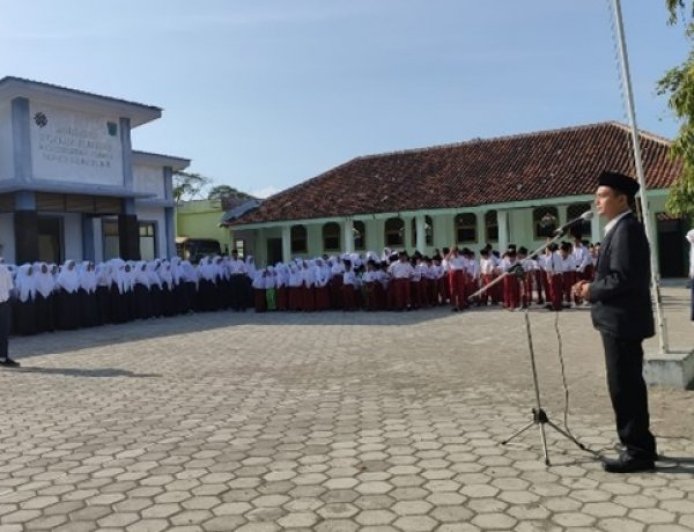 Upacara Rutin Hari Senin Se-YAKPI Darussa'adah