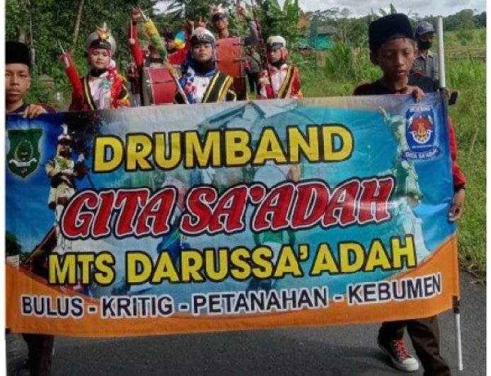 Ekstrakurikuler Drumband “Gita Sa’adah” - MTs Darussa’adah