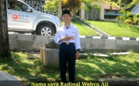 Radinal Wahyu Aji Kelas VII MTs Darussa'adah - Peraih Medali Emas dalam Olimpiade Nasional Bahasa Inggris