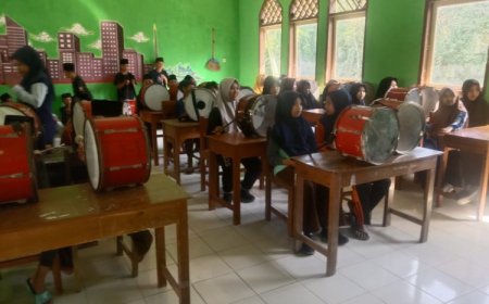 Drumband MTs Darussa’adah Adakan Latihan Perdananya