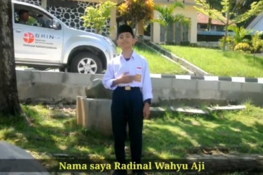 Radinal Wahyu Aji Kelas VII MTs Darussa'adah - Peraih Medali Emas dalam Olimpiade Nasional Bahasa Inggris