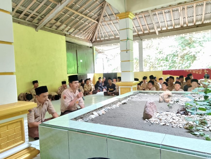 Pembentukan Karakter Siswa Melalui Kegiatan Pembiasaan Ziarah di MTs Darussa’adah