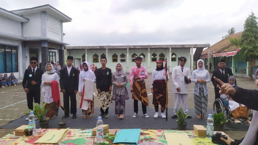 EUFORIA PERAYAAN HUT RI KE 80  MA DARUSSA’ADAH KRITIG PETANAHAN   