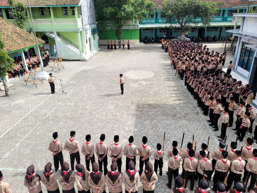 YAKPI Darussa’adah Gelar Persami, Api Unggun Jadi Puncak Kebersamaan